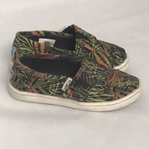 Toms Palm Tree print tiny shoes